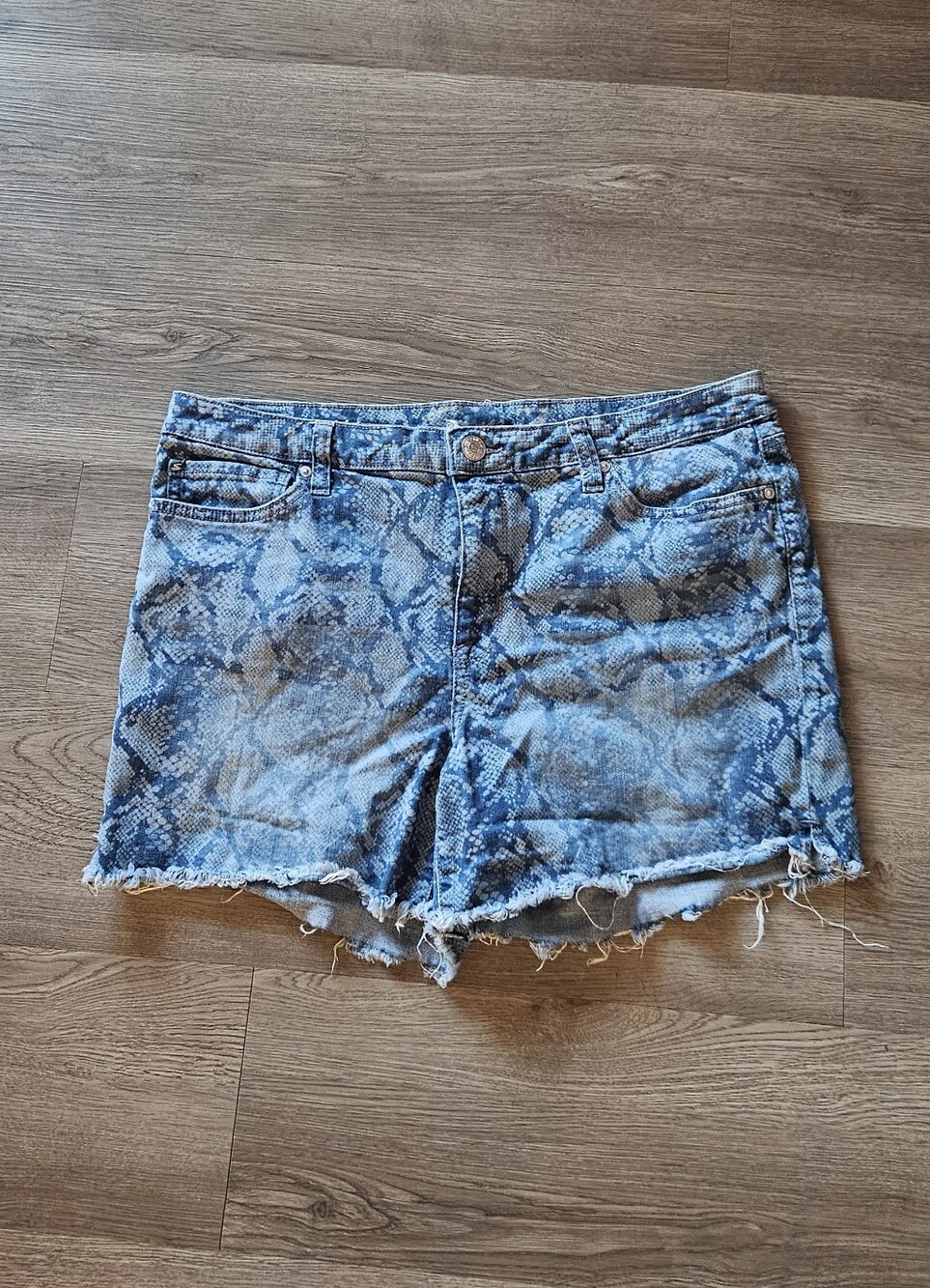 Seven7 Blue Snake-Print Denim Shorts